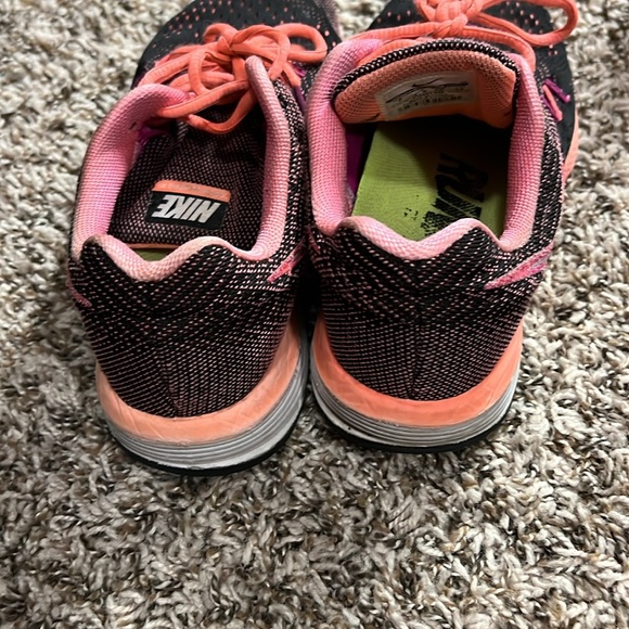 Nike running shoe size 7 - Picture 2 of 5